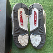 Load image into Gallery viewer, Jordan Cool Grey 3s Size 5.5Y
