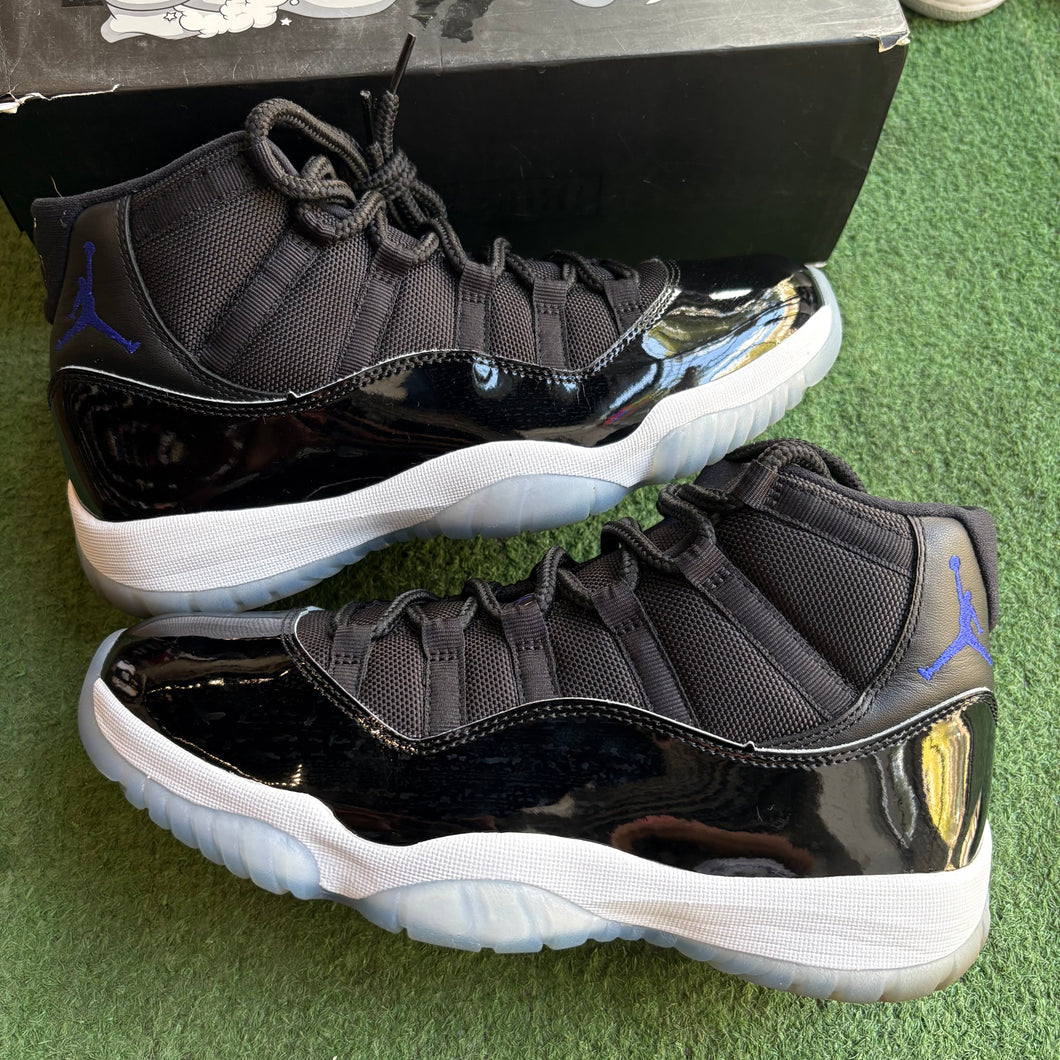 Jordan Space Jam 11s Size 9