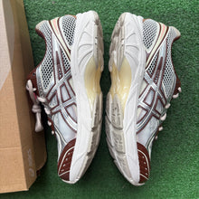Load image into Gallery viewer, ASICS Cream Chocolate Brown GT-2160s Size 8.5
