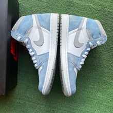 Load image into Gallery viewer, Jordan Hyper Royal 1s Size 7.5
