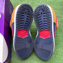 Load image into Gallery viewer, Nike SB FTC Low Dunks Size 8
