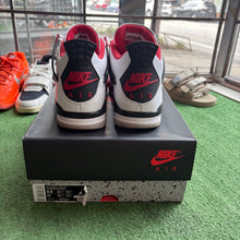 Load image into Gallery viewer, Jordan Fire Red 4s Size 9.5
