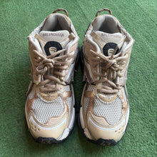 Load image into Gallery viewer, Balenciaga Runners Size 43
