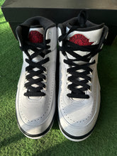 Load image into Gallery viewer, Jordan Chicago 2s Size 7Y
