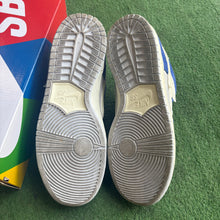 Load image into Gallery viewer, Nike SB Fly Gardenia Monarch Low Dunks Size 10.5
