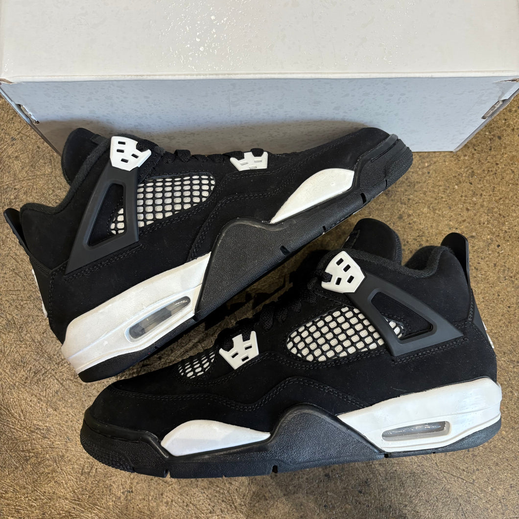 Jordan White Thunder 4s Size 7Y