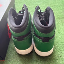 Load image into Gallery viewer, Jordan Pine Green 1s Size 6Y
