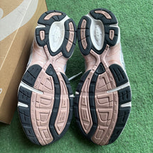 Load image into Gallery viewer, ASICS Neutral Pink Gel-1130s Size 8
