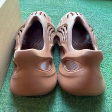Load image into Gallery viewer, Adidas Yeezy Clay Foam Runners Size 12
