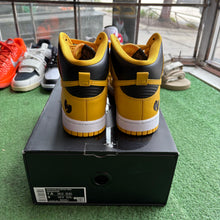 Load image into Gallery viewer, Nike Wu Tang High Dunks Size 7.5
