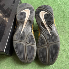 Load image into Gallery viewer, Nike Foamposites Pros Size 11
