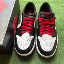 Load image into Gallery viewer, Jordan Black Toe 1 Lows Size 8.5
