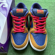 Load image into Gallery viewer, Nike SB FTC Low Dunks Size 8
