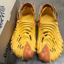 Load image into Gallery viewer, Sahele Bembury Crocs Size 8
