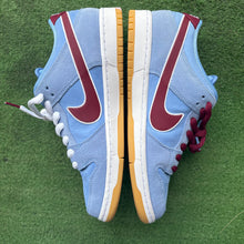 Load image into Gallery viewer, Nike Philadelphia Phillies SB Low Dunks Size 10
