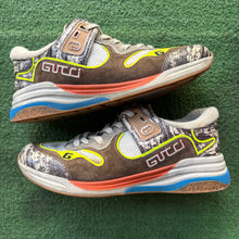Load image into Gallery viewer, GG Sneakers Size 8
