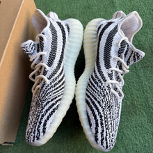 Load image into Gallery viewer, Yeezy Zebra 350 Boost V2s Size 11

