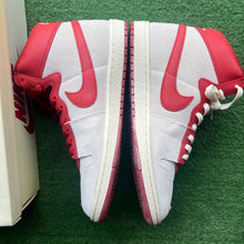 Load image into Gallery viewer, Nike Jordan Air Ships Size 10
