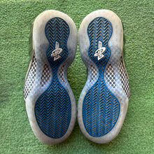 Load image into Gallery viewer, Nike Foamposites Size 11
