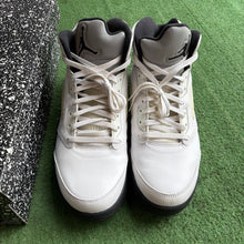 Load image into Gallery viewer, Jordan Reverse Metallic 5s Size 14
