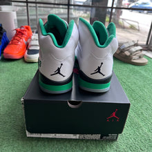 Load image into Gallery viewer, Jordan Lucky Green 5s Size 8
