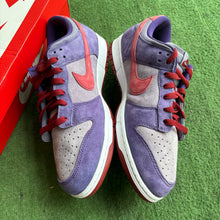 Load image into Gallery viewer, Nike Plum Low Dunks Size 11
