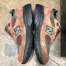 Load image into Gallery viewer, New Balance ALD 993s Size 8.5
