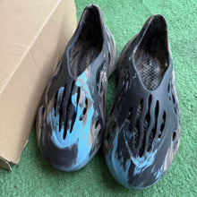 Load image into Gallery viewer, Yeezy MX Cinder Foam Runners Size 9
