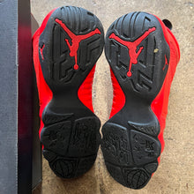 Load image into Gallery viewer, Jordan Chile Red 9s Size 7Y

