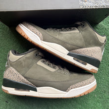 Load image into Gallery viewer, Jordan Family Affair 3s Size 10
