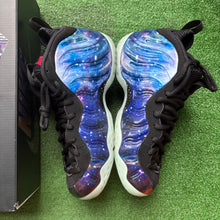 Load image into Gallery viewer, Nike Galaxy Foamposites Size 11.5

