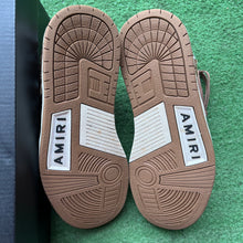 Load image into Gallery viewer, AM Stars Low Tops Size 41
