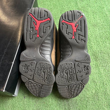 Load image into Gallery viewer, Jordan Olive 9s Size 9

