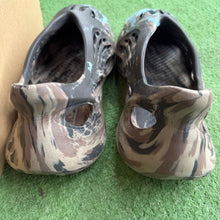 Load image into Gallery viewer, Yeezy MX Cinder Foam Runners Size 9
