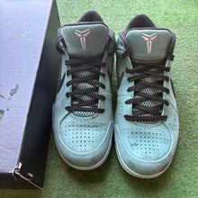 Load image into Gallery viewer, Nike Kobe Girl Dad 4s Size 10.5
