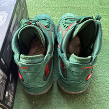 Load image into Gallery viewer, Nike LeBron FAMU 7s Size 8
