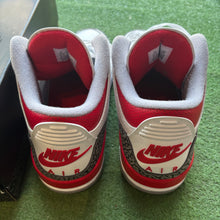 Load image into Gallery viewer, Jordan Fire Red 3s Size 11

