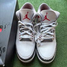 Load image into Gallery viewer, Jordan Fire Red 3s Size 11
