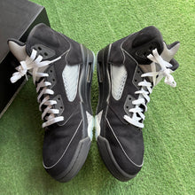 Load image into Gallery viewer, Jordan Metallic 5s Size 12
