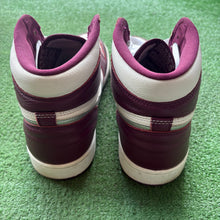 Load image into Gallery viewer, Jordan Bordeaux 1s Size 12
