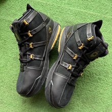 Load image into Gallery viewer, Nike Lebron Black Gold 3s Size 10
