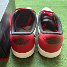 Load image into Gallery viewer, Jordan Black Toe 1 Lows Size 8.5

