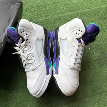 Load image into Gallery viewer, Jordan Grape 5s Size 9

