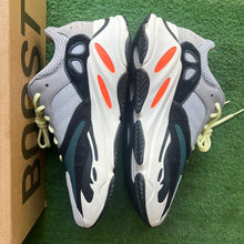 Load image into Gallery viewer, Yeezy Wave Runner 700s Size 9
