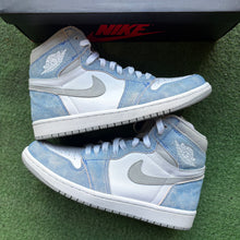 Load image into Gallery viewer, Jordan Hyper Royal 1s Size 7.5
