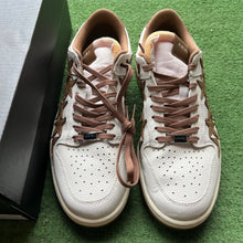 Load image into Gallery viewer, AM Stars Low Tops Size 41
