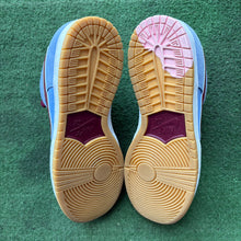 Load image into Gallery viewer, Nike Philadelphia Phillies SB Low Dunks Size 10
