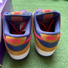 Load image into Gallery viewer, Nike SB FTC Low Dunks Size 8
