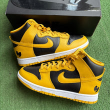 Load image into Gallery viewer, Nike Wu Tang High Dunks Size 7.5
