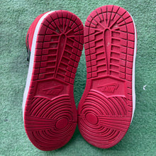 Load image into Gallery viewer, Jordan Patent Bred 1s Size 11
